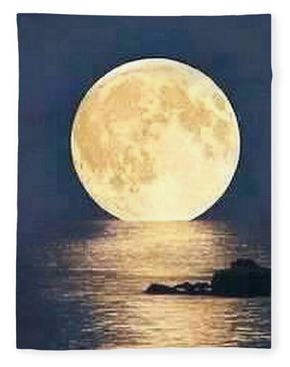 Moonrise Over Tranquil Waters - Blanket