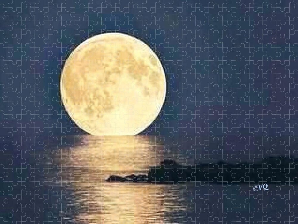 Moonrise Over Tranquil Waters - Puzzle
